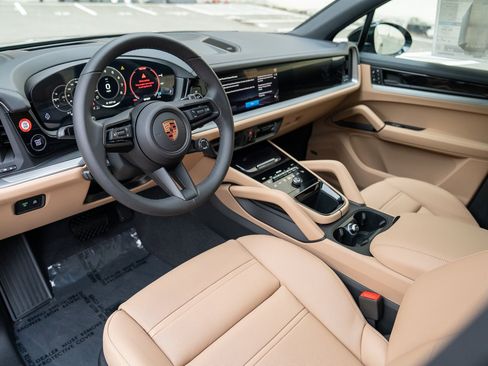 Certified 2026 Porsche Cayenne AWD/4WD image 4