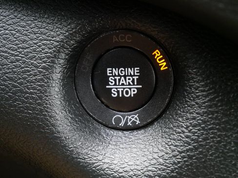Used 2019 Jeep Cherokee Trailhawk w/ Cold Weather Group AWD/4WD image 28