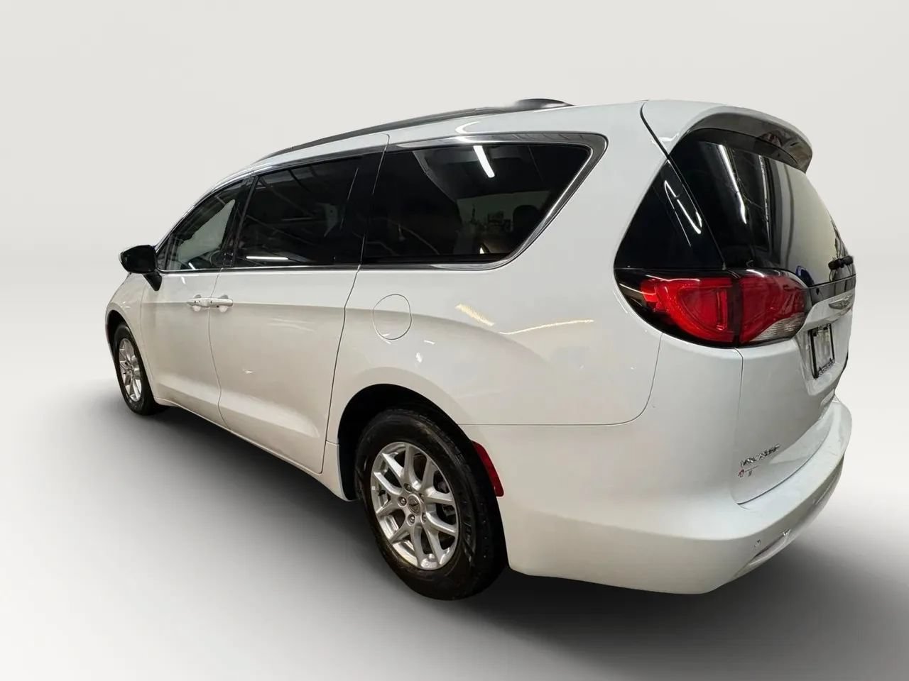 Used 2021 Chrysler Voyager Lxi FWD image 7