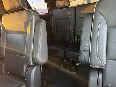 Used 2021 GMC Yukon SLT w/ SLT Luxury Plus Package image 16