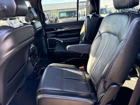 Used 2024 Jeep Wagoneer L Series II w/ Flexible Seating Group image 9