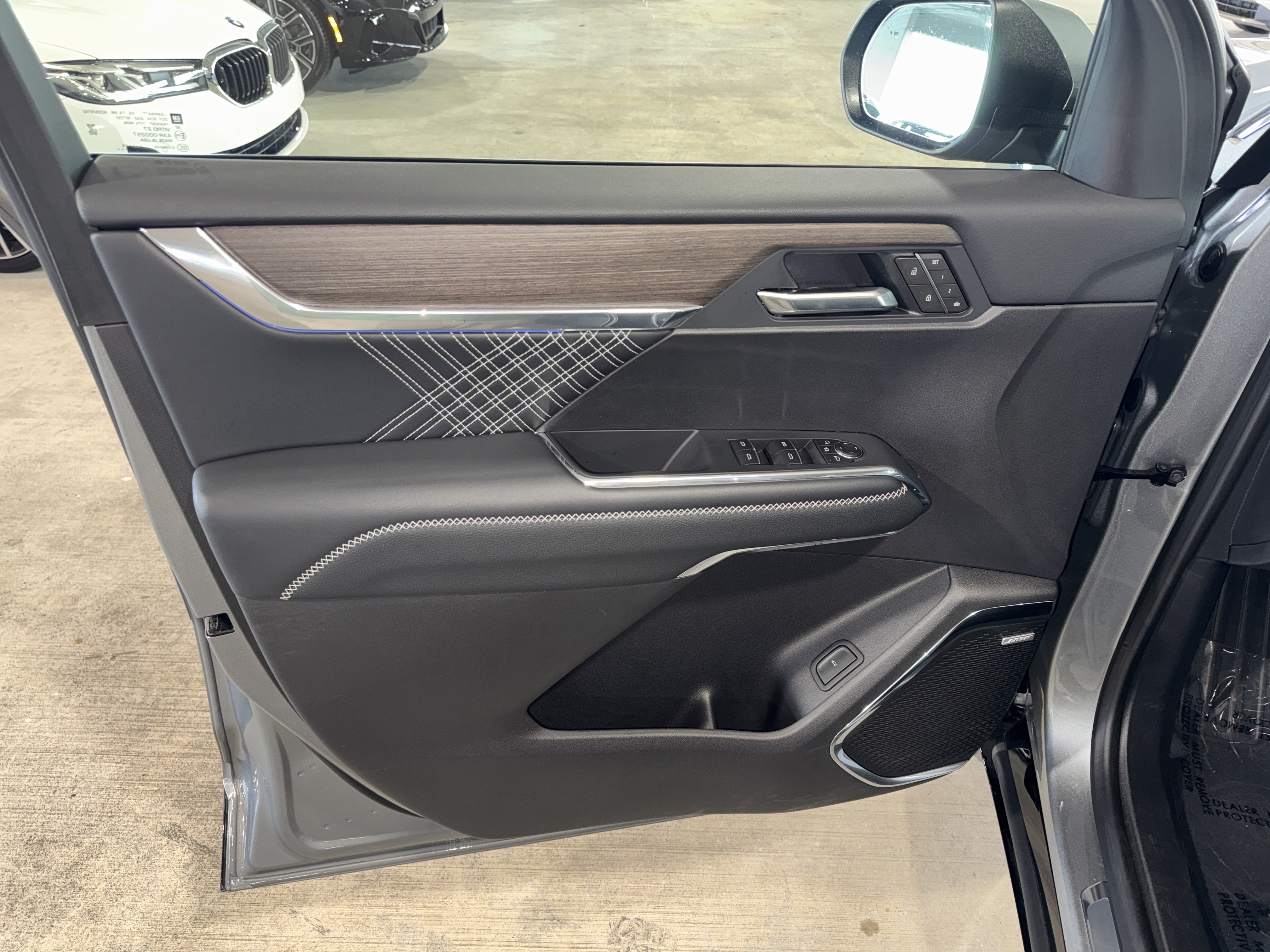 Used 2025 GMC Acadia Denali FWD image 18