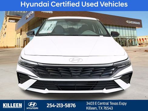 Used 2025 Hyundai Elantra Sport image 2