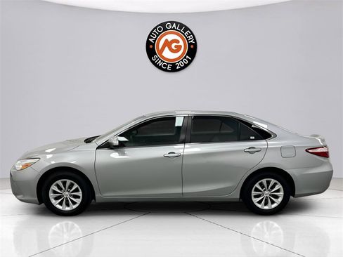 Used 2016 Toyota Camry LE image 4