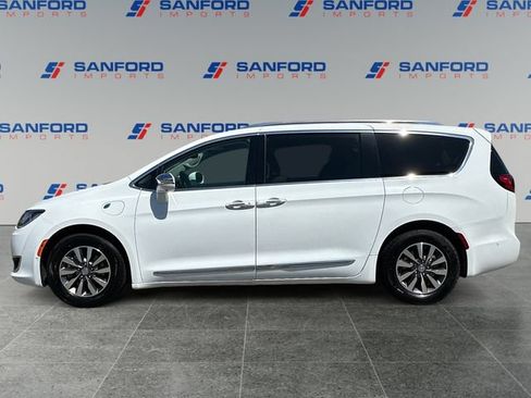 Used 2020 Chrysler Pacifica Limited w/ Advanced Safetytec Group FWD image 2