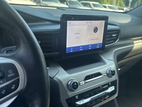 Used 2021 Ford Explorer XLT w/ Equipment Group 202A image 4