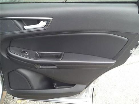 Used 2024 Ford Edge SE image 20