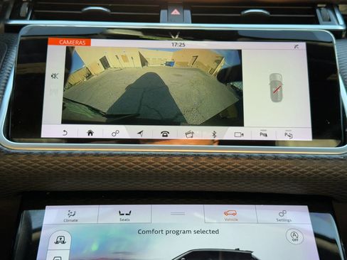 Used 2019 Land Rover Range Rover Velar R-Dynamic SE image 26