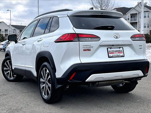 Used 2025 Toyota Corolla Cross XLE w/ Convenience Package image 11