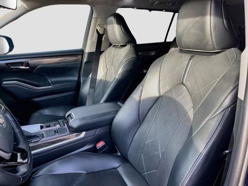 Used 2022 Toyota Highlander Platinum AWD/4WD image 22