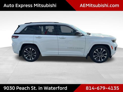 Used 2023 Jeep Grand Cherokee Overland w/ Luxury Tech Group IV AWD/4WD image 8