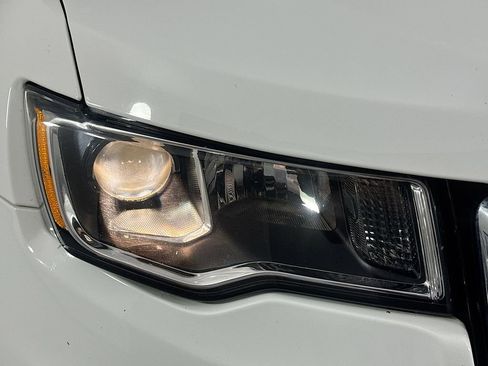 Used 2022 Jeep Grand Cherokee Limited image 40