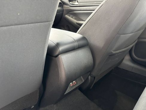 Used 2025 Nissan Altima 2.5 SV FWD image 23