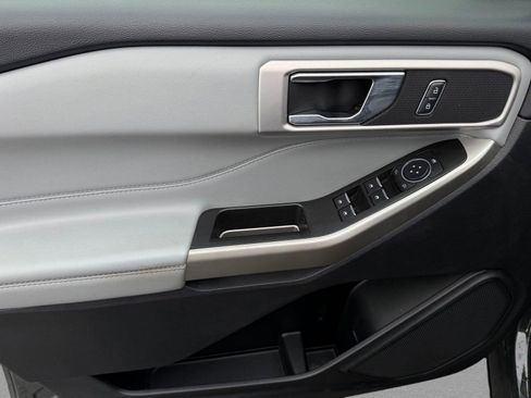 Used 2022 Ford Explorer XLT w/ Equipment Group 202A image 12