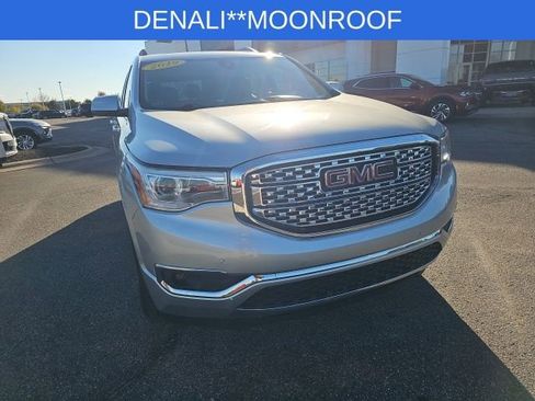 Used 2019 GMC Acadia Denali image 4