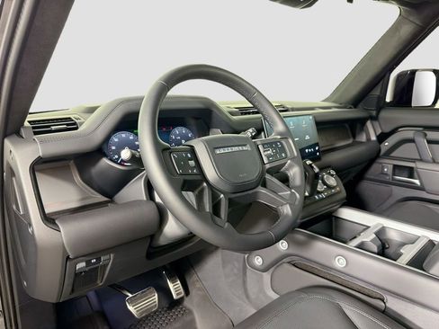 Certified 2025 Land Rover Defender 90 V8 AWD/4WD image 9