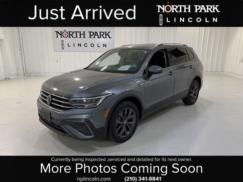 Used 2022 Volkswagen Tiguan SE image 1