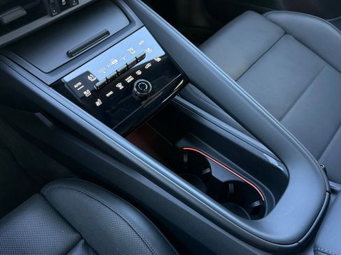 Used 2025 Porsche Macan 4S Electric AWD/4WD image 22