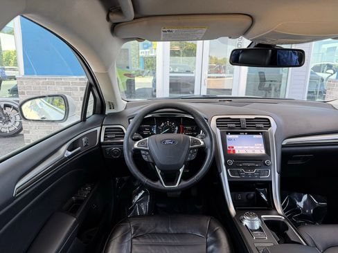 Used 2018 Ford Fusion SE w/ Equipment Group 602A FWD image 24