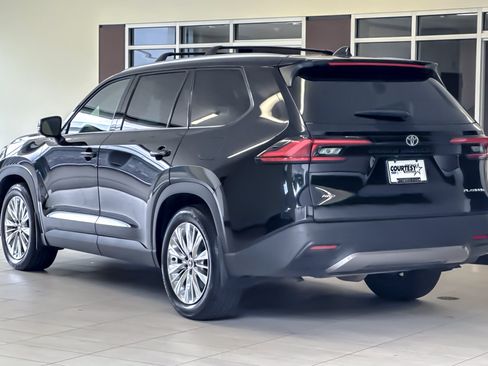 Used 2024 Toyota Grand Highlander AWD image 6