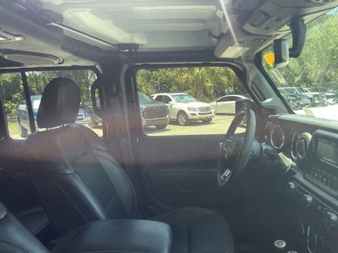 Used 2022 Jeep Wrangler Unlimited Sahara w/ Cold Weather Group AWD/4WD image 8