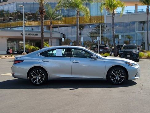 Used 2025 Lexus ES 300h 300h image 4