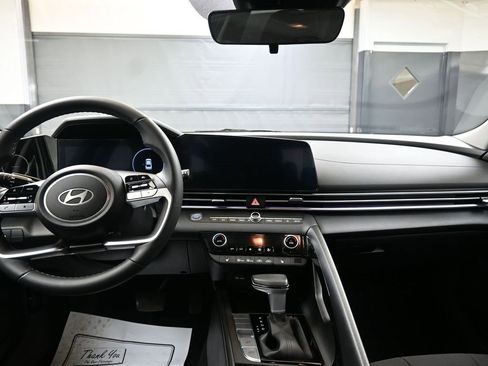 Certified 2024 Hyundai Elantra SEL w/ Convenience Package image 22