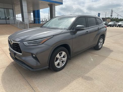 Used 2021 Toyota Highlander LE FWD image 27