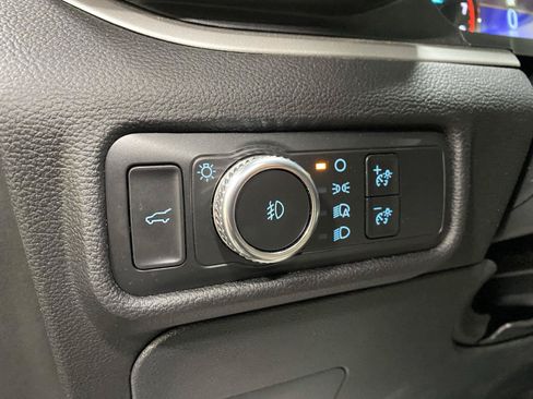 Used 2022 Ford Explorer XLT w/ Equipment Group 202A AWD/4WD image 23