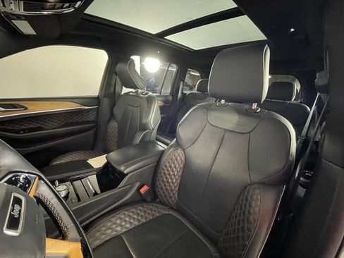 Used 2023 Jeep Grand Cherokee Summit image 9