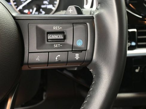 Used 2025 Nissan Pathfinder SV FWD image 32