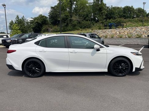 Used 2026 Toyota Camry SE FWD image 2