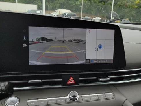 Used 2025 Hyundai Elantra SEL FWD image 29