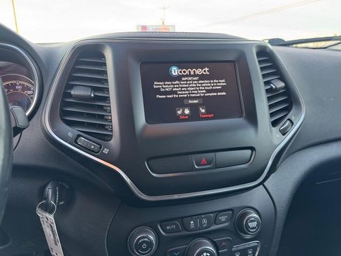 Used 2020 Jeep Cherokee Latitude w/ Cold Weather Group AWD/4WD image 14