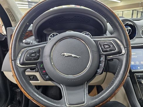 Used 2019 Jaguar XJ L Supercharged RWD image 30