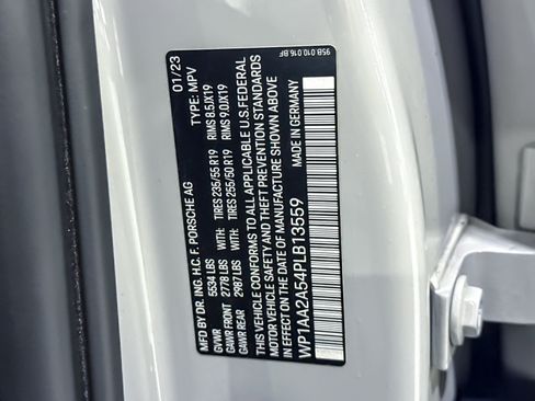 Used 2023 Porsche Macan AWD/4WD image 29