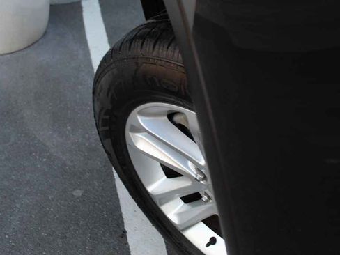 Used 2013 Ford Explorer XLT image 35