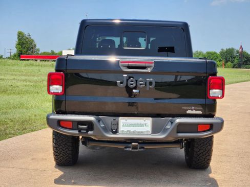 Used 2024 Jeep Gladiator Sport AWD/4WD image 8