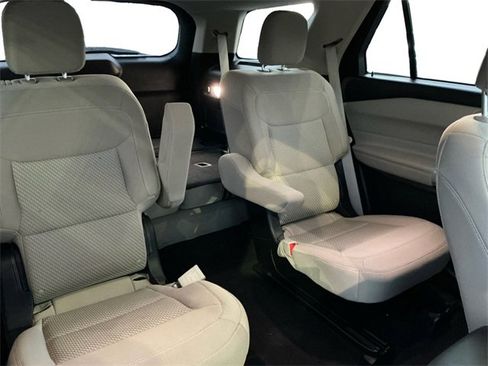 Used 2022 Ford Explorer XLT image 16