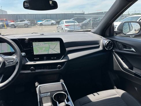Used 2025 Chevrolet Equinox LT FWD image 34