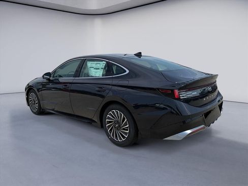 New 2026 Hyundai Sonata Limited FWD image 3