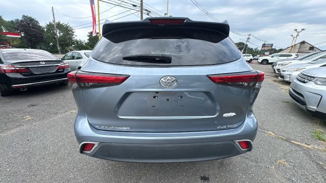 Used 2021 Toyota Highlander XLE AWD/4WD image 6