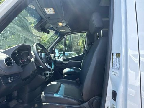 Used 2025 Mercedes-Benz Sprinter 2500 image 11