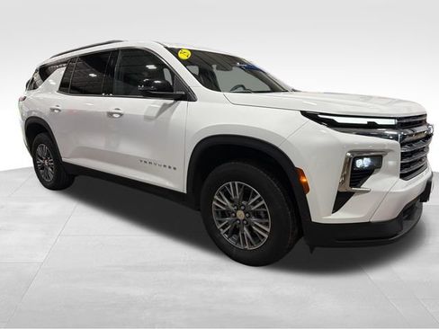 Used 2025 Chevrolet Traverse LT AWD/4WD image 9