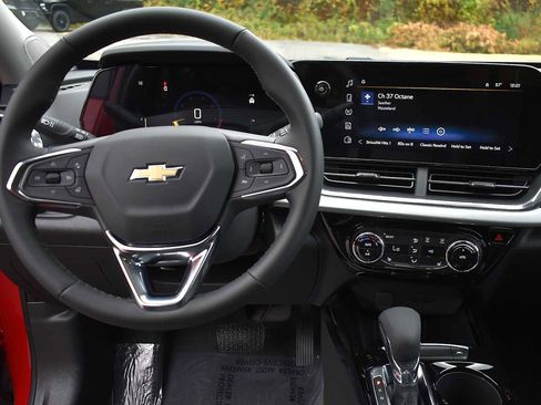 New 2026 Chevrolet Trax LT w/ Driver Confidence Package image 12