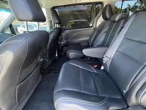 Used 2015 Toyota Sienna SE image 17