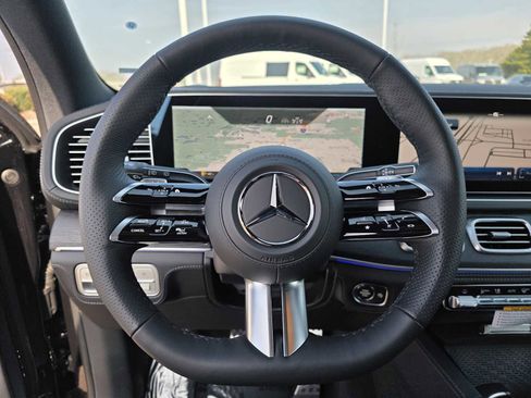 Used 2026 Mercedes-Benz GLS 580 4MATIC image 25