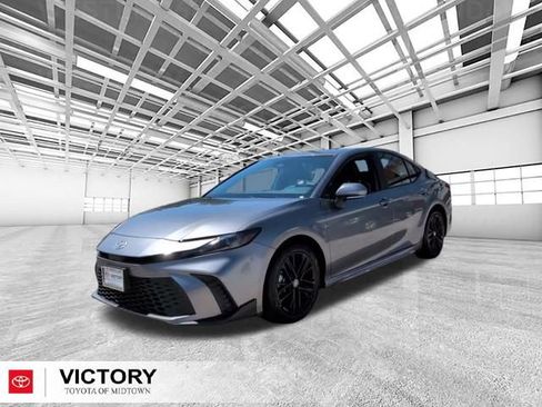Used 2025 Toyota Camry SE FWD image 7