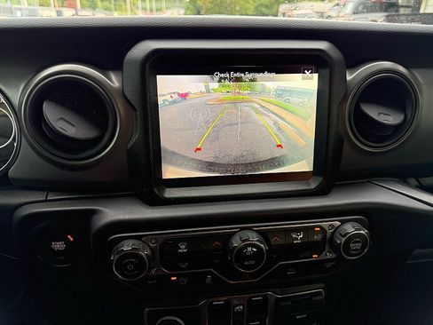 Used 2022 Jeep Wrangler Unlimited Sport w/ Sun And Sound Package AWD/4WD image 30