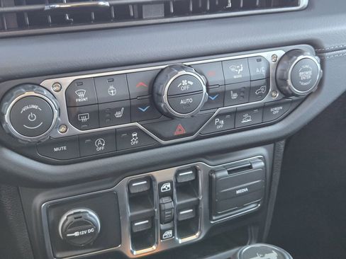 New 2026 Jeep Wrangler Unlimited Sahara AWD/4WD image 13